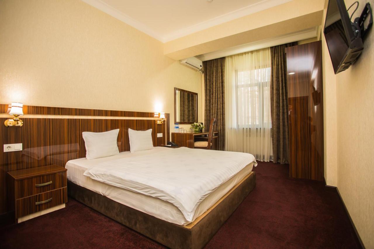 Hotel Grand Capital Tasken Kültér fotó