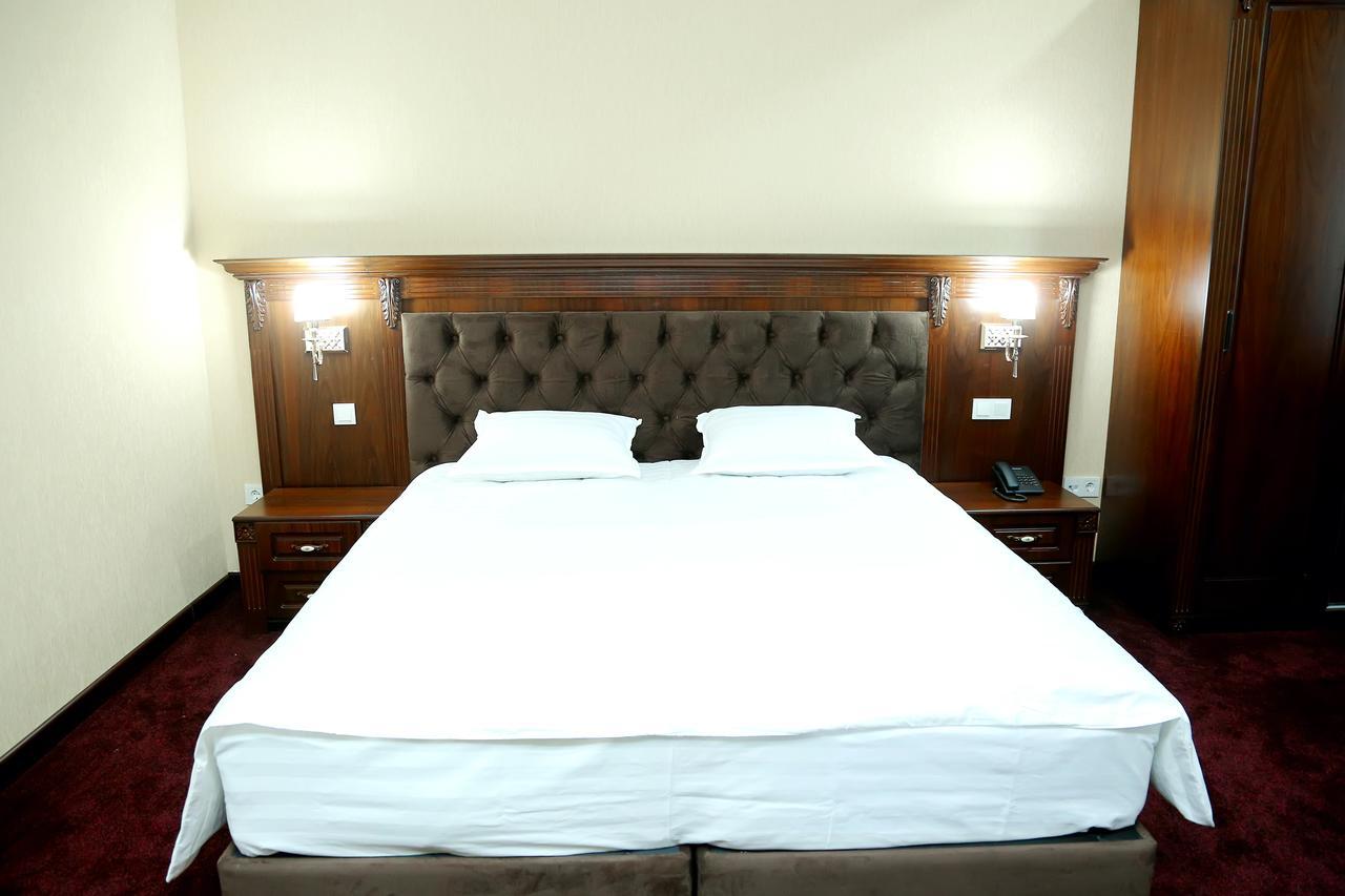 Hotel Grand Capital Tasken Kültér fotó