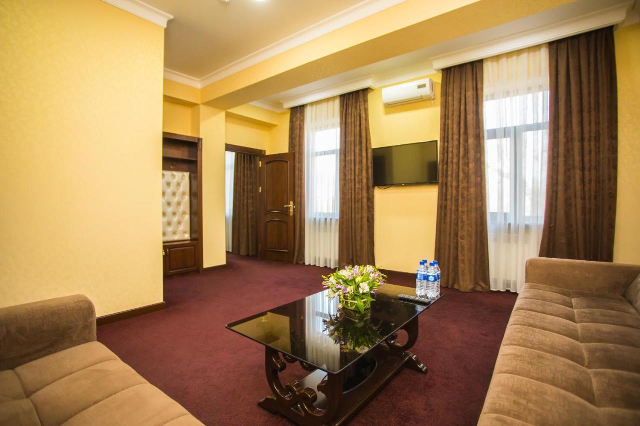 Hotel Grand Capital Tasken Kültér fotó