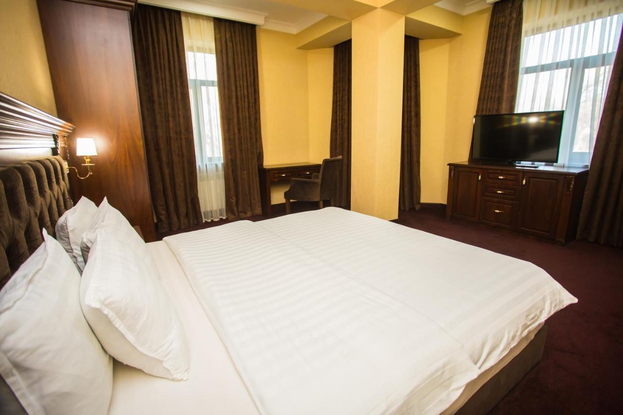 Hotel Grand Capital Tasken Kültér fotó